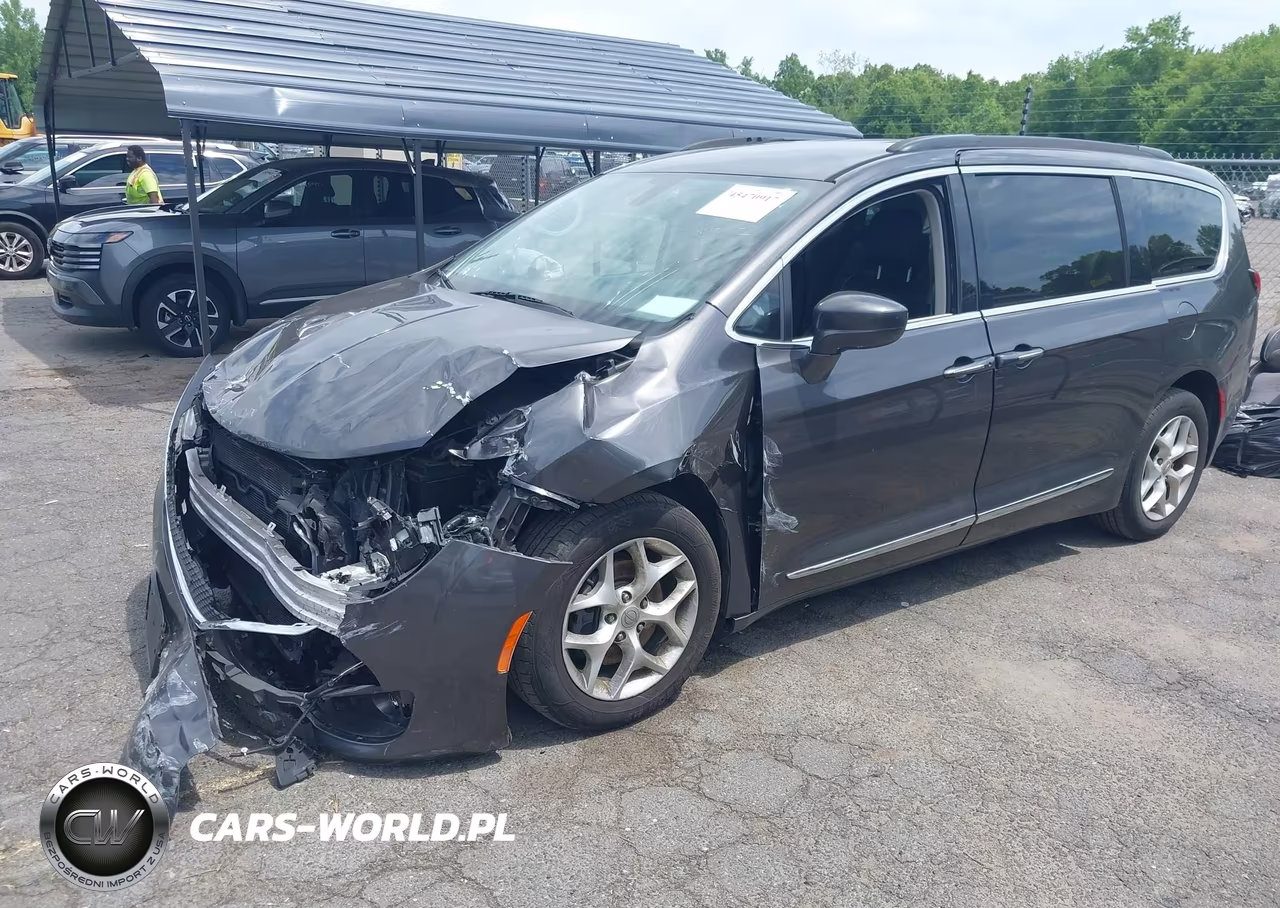 2017 Chrysler Pacifica Touring-L VIN:2C4RC1BG3HR831444 - 2
