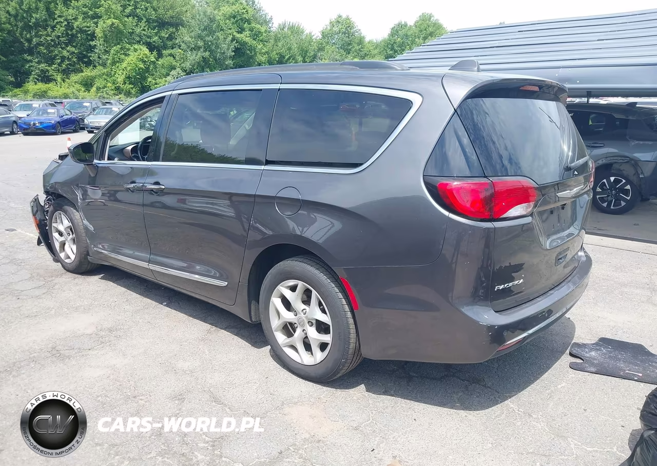 2017 Chrysler Pacifica Touring-L VIN:2C4RC1BG3HR831444 - 3