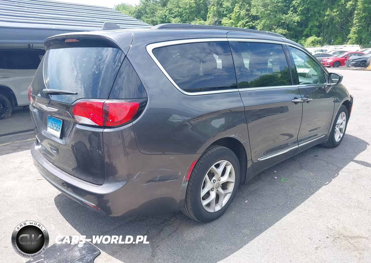 2017 Chrysler Pacifica Touring-L VIN:2C4RC1BG3HR831444 - 4