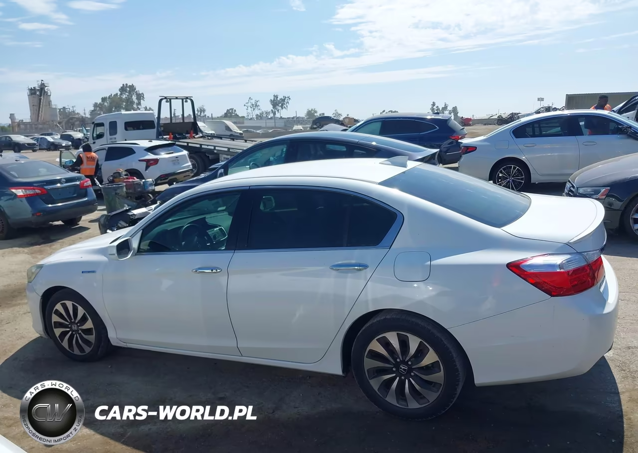 2015 Honda Accord Hybrid VIN:1HGCR6F34FA008520 - 14