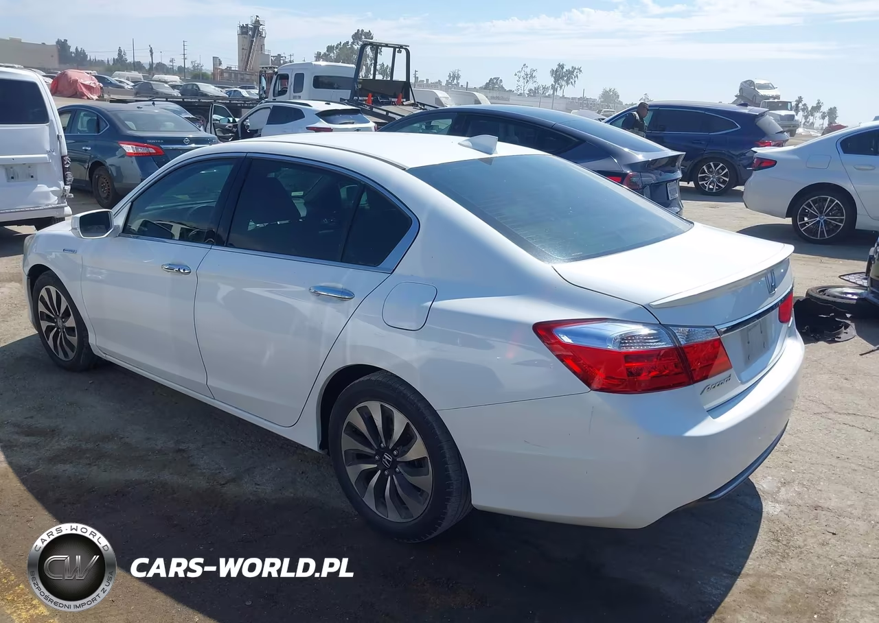 2015 Honda Accord Hybrid VIN:1HGCR6F34FA008520 - 3