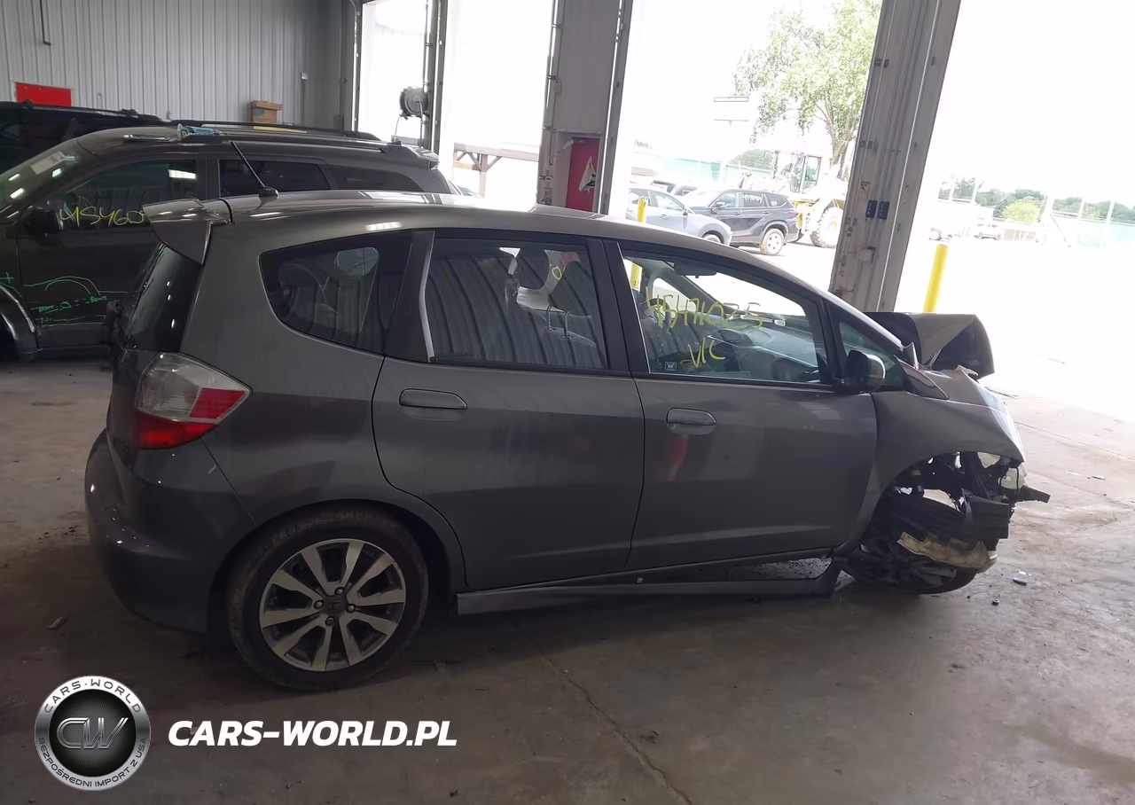 2013 Honda Fit Sport VIN:JHMGE8H59DC077886 - 14
