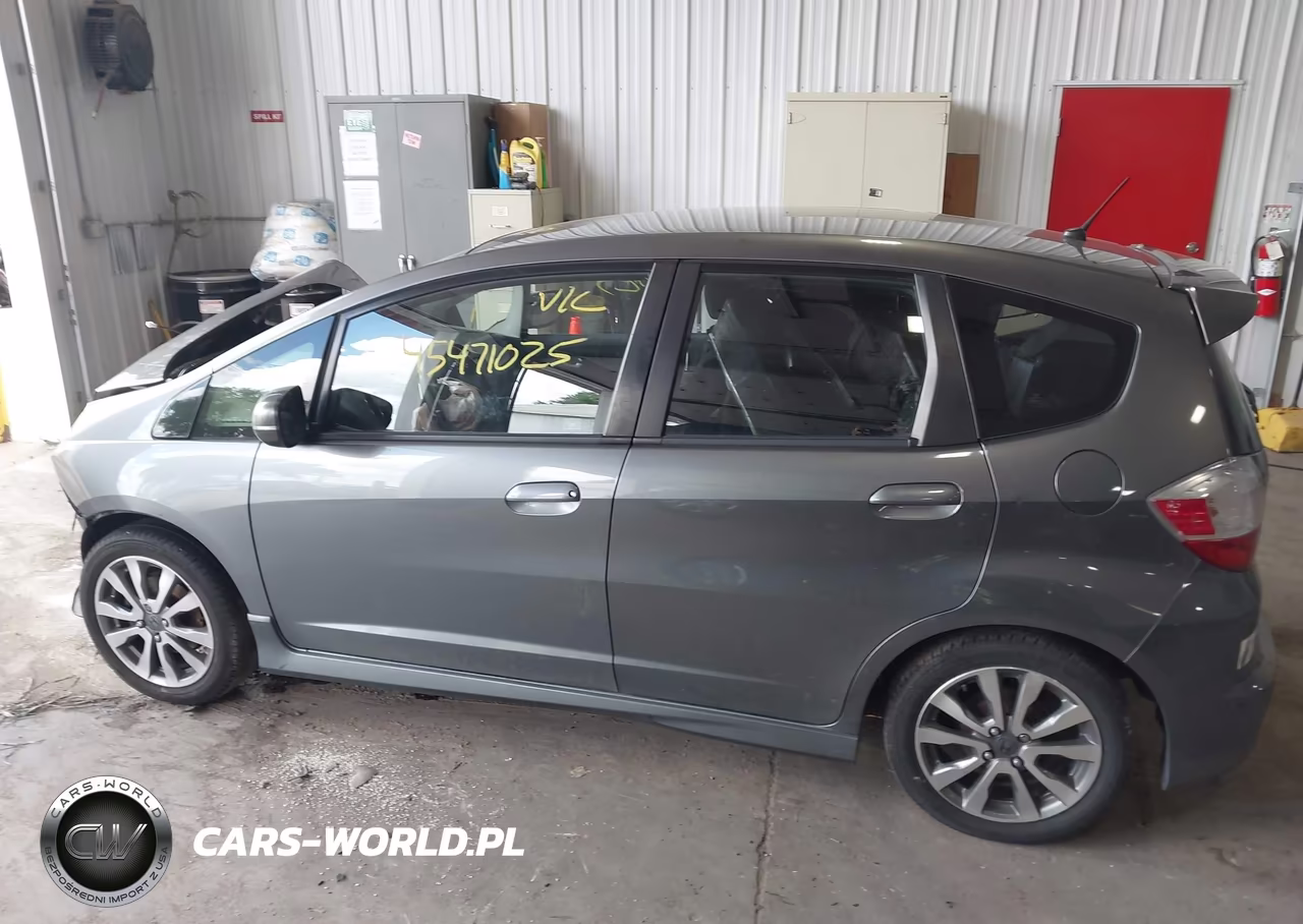2013 Honda Fit Sport VIN:JHMGE8H59DC077886 - 15