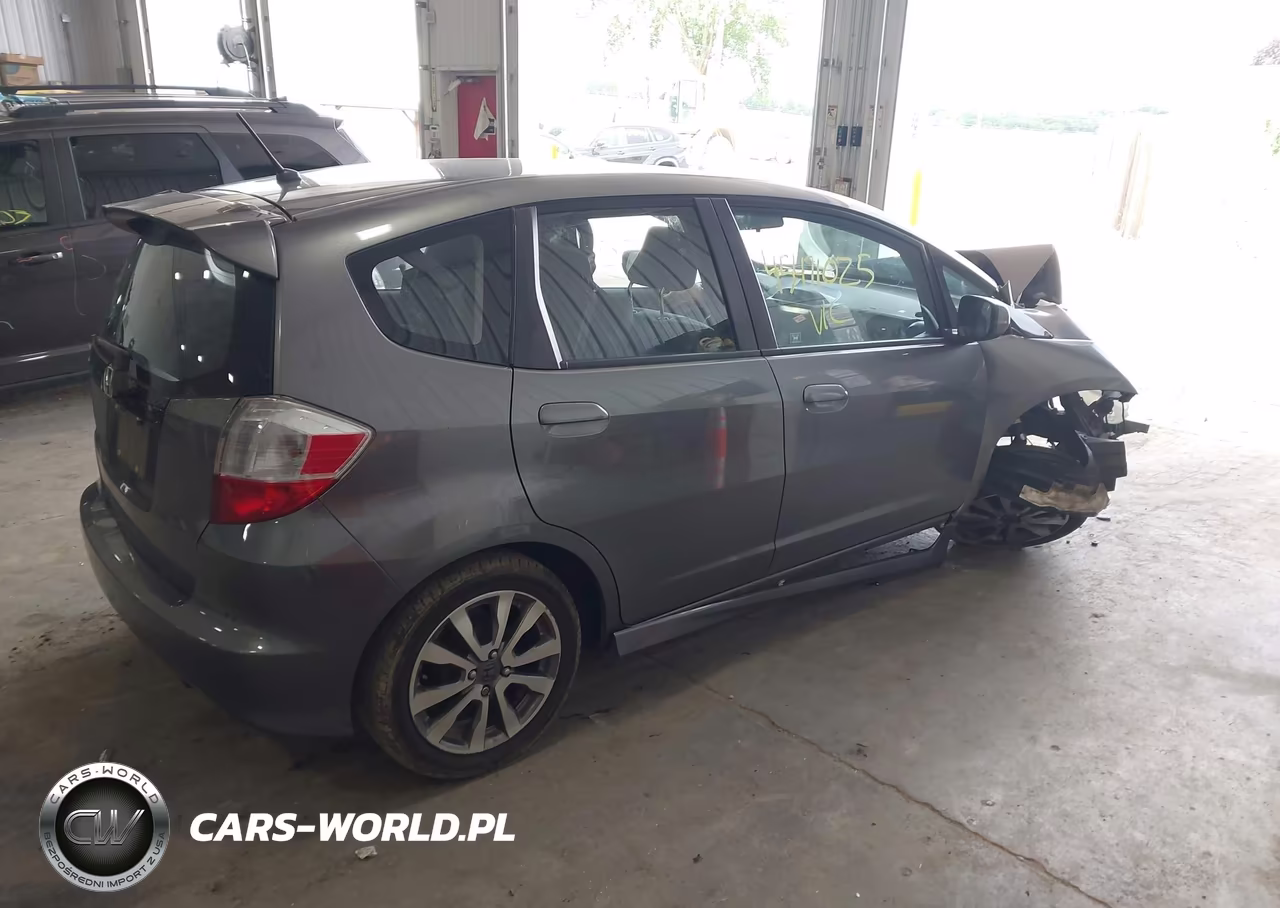 2013 Honda Fit Sport VIN:JHMGE8H59DC077886 - 4