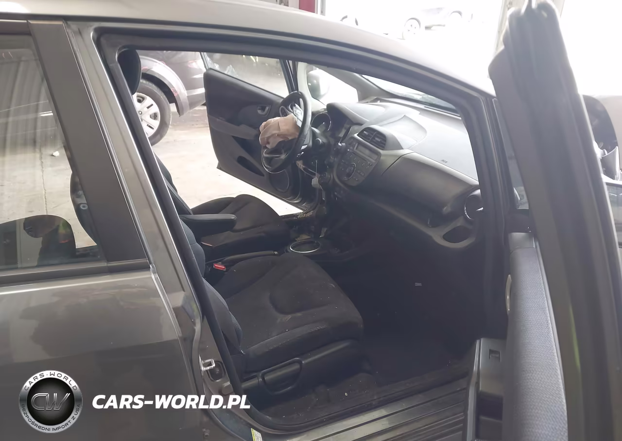 2013 Honda Fit Sport VIN:JHMGE8H59DC077886 - 5