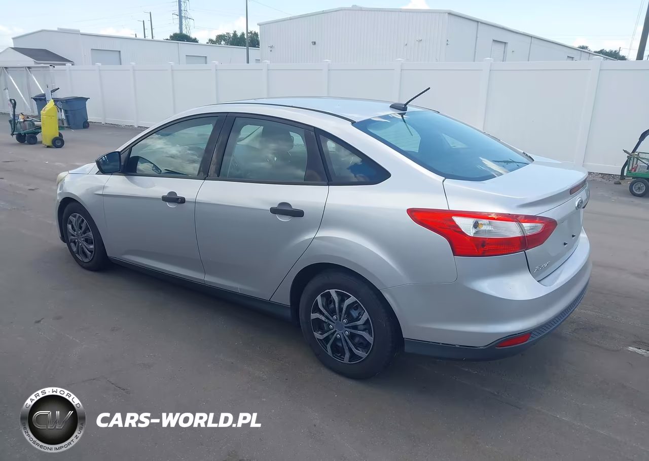 2012 Ford Focus S VIN:1FAHP3E25CL182717 - 3