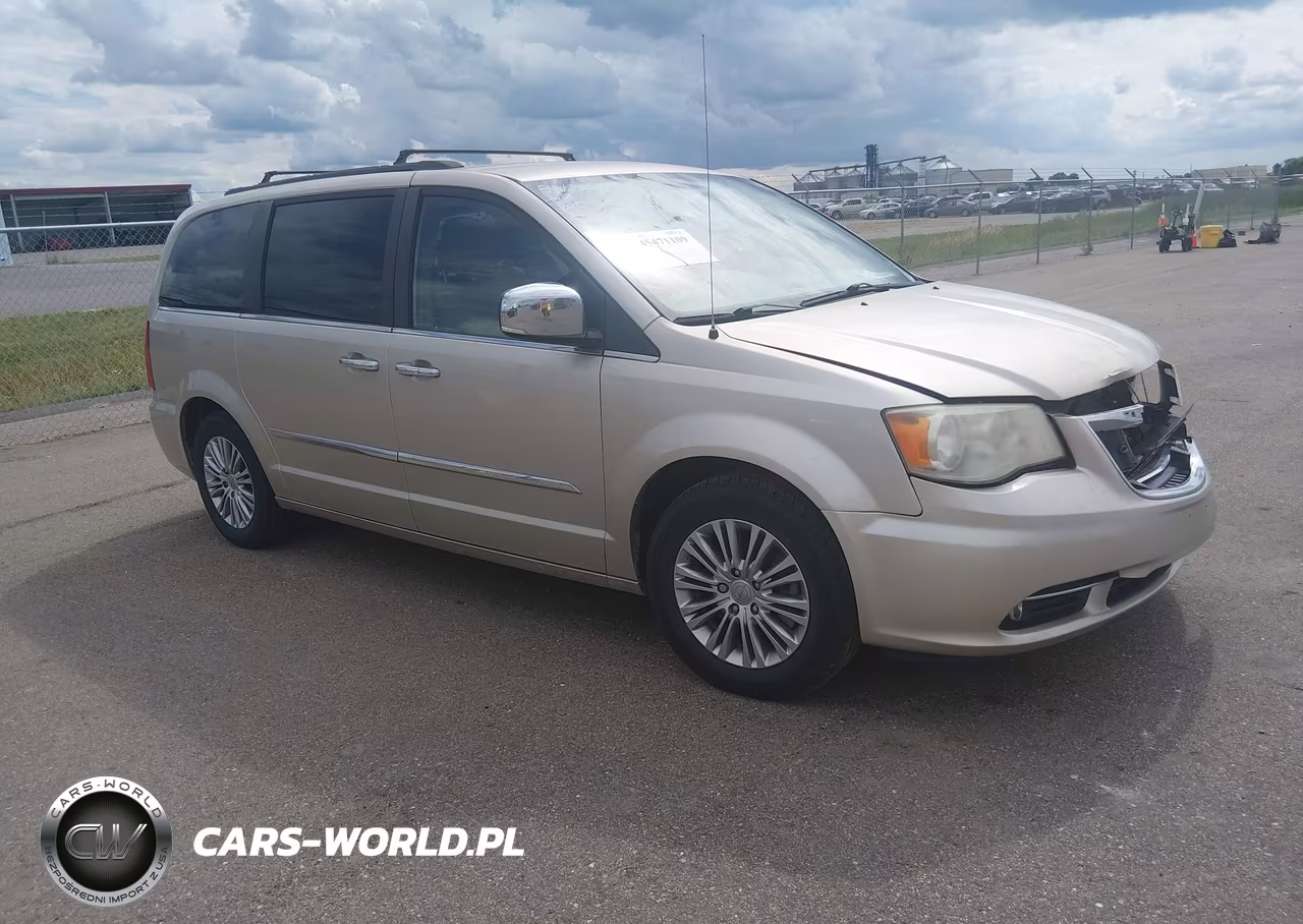 2013 Chrysler Town & Country Touring-L – zdjęcie 1 z 11