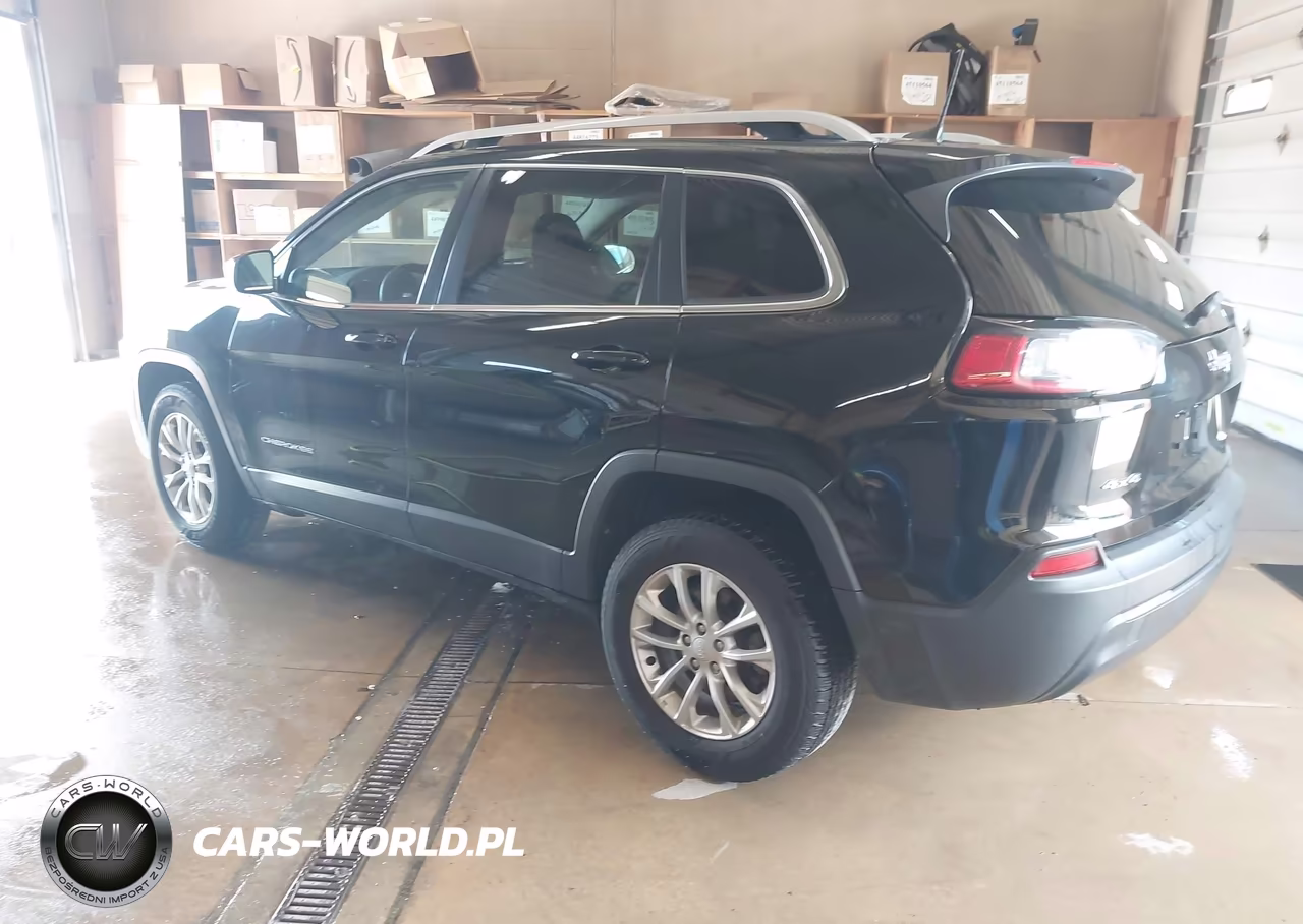 2019 Jeep Cherokee Latitude 4X4 VIN:1C4PJMCB0KD343628 - 3