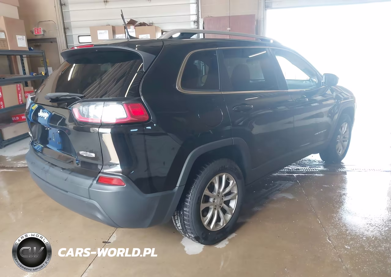 2019 Jeep Cherokee Latitude 4X4 VIN:1C4PJMCB0KD343628 - 4