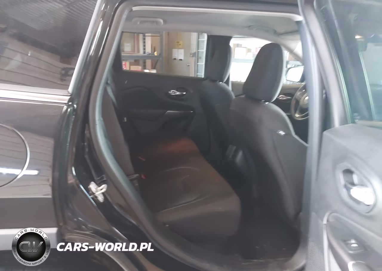 2019 Jeep Cherokee Latitude 4X4 VIN:1C4PJMCB0KD343628 - 8