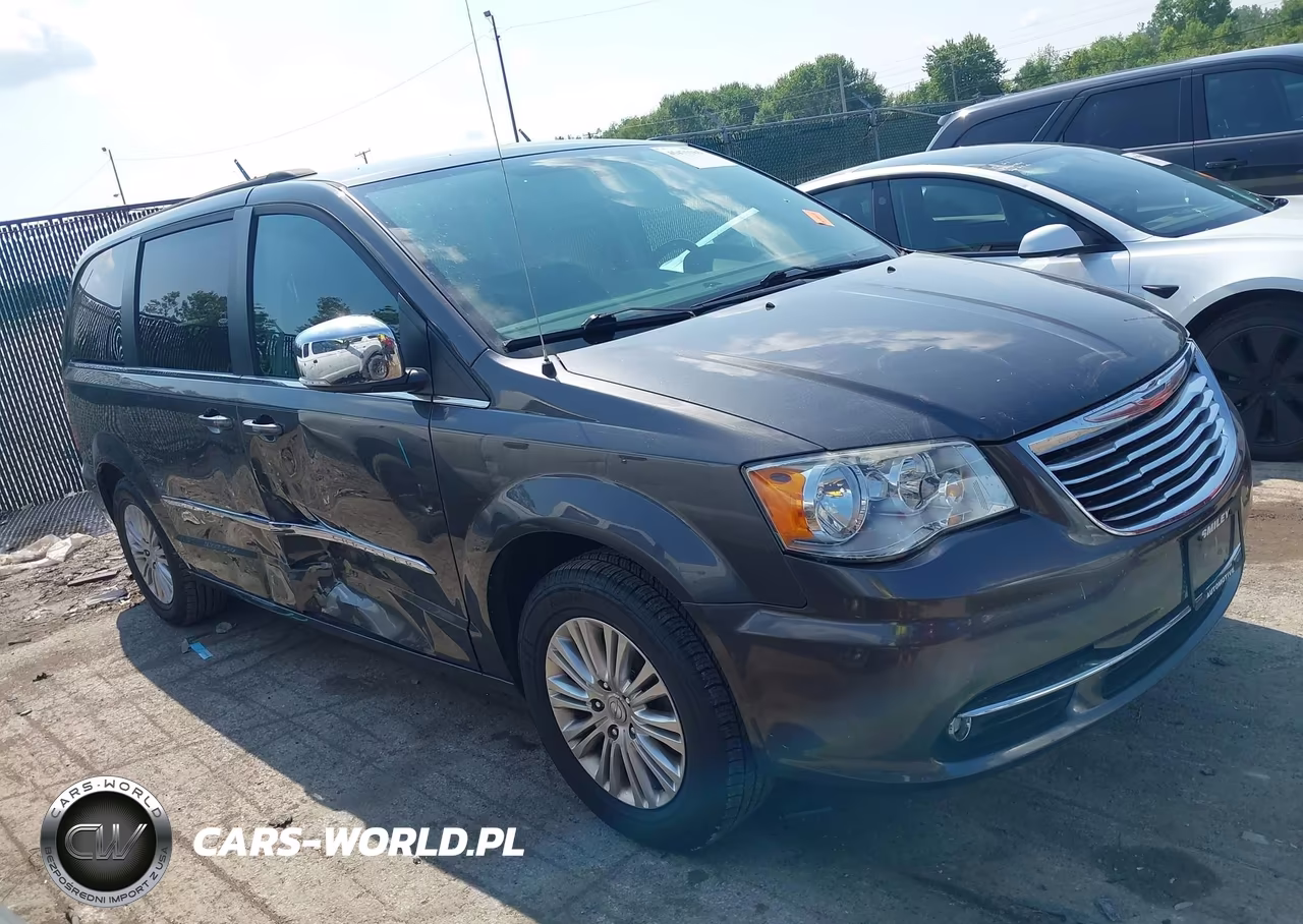 2015 Chrysler Town & Country Touring-L – zdjęcie 1 z 16