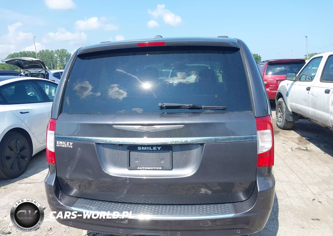 2015 Chrysler Town & Country Touring-L VIN:2C4RC1CG3FR589833 - 16