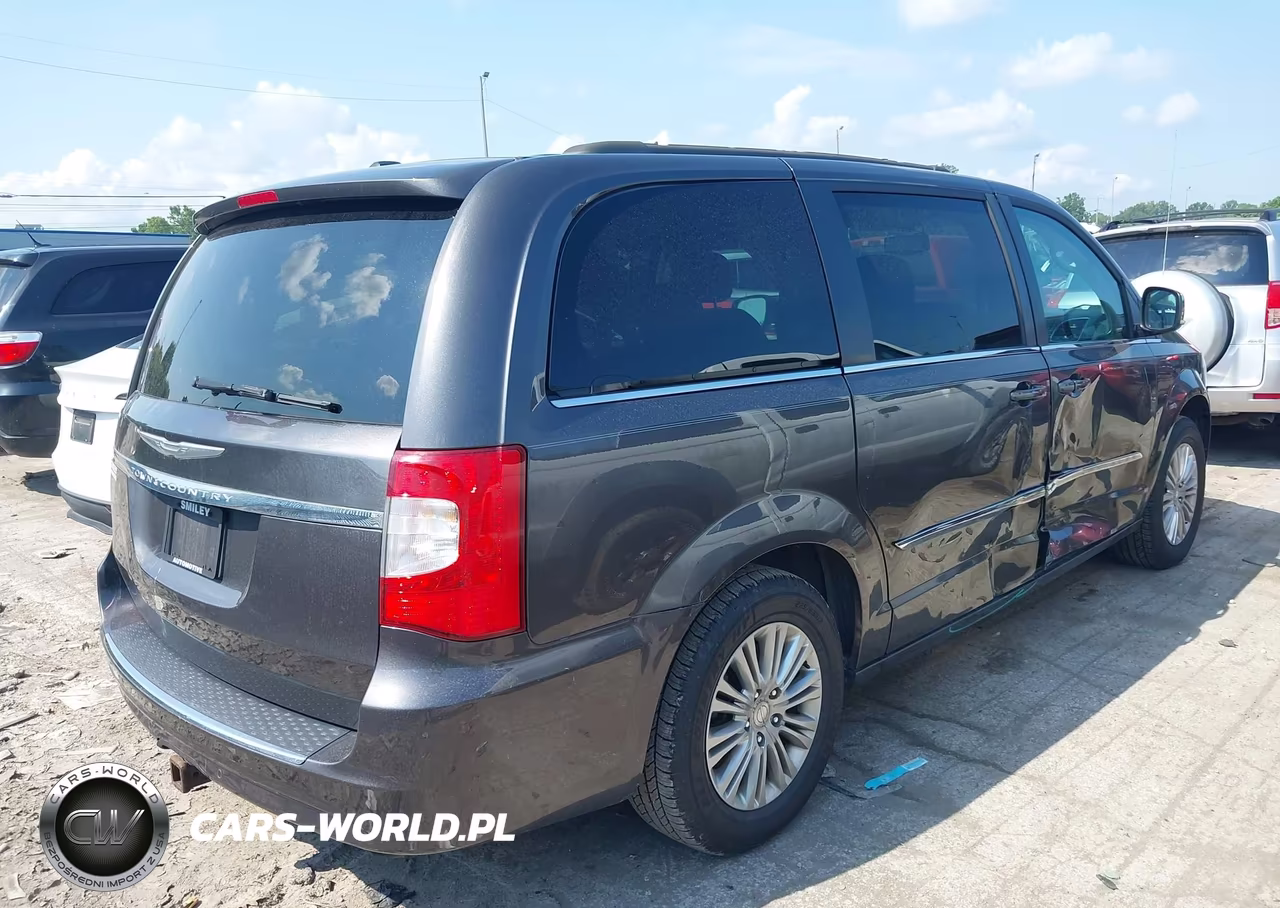2015 Chrysler Town & Country Touring-L VIN:2C4RC1CG3FR589833 - 4