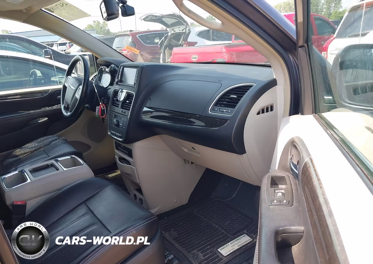 2015 Chrysler Town & Country Touring-L VIN:2C4RC1CG3FR589833 - 5