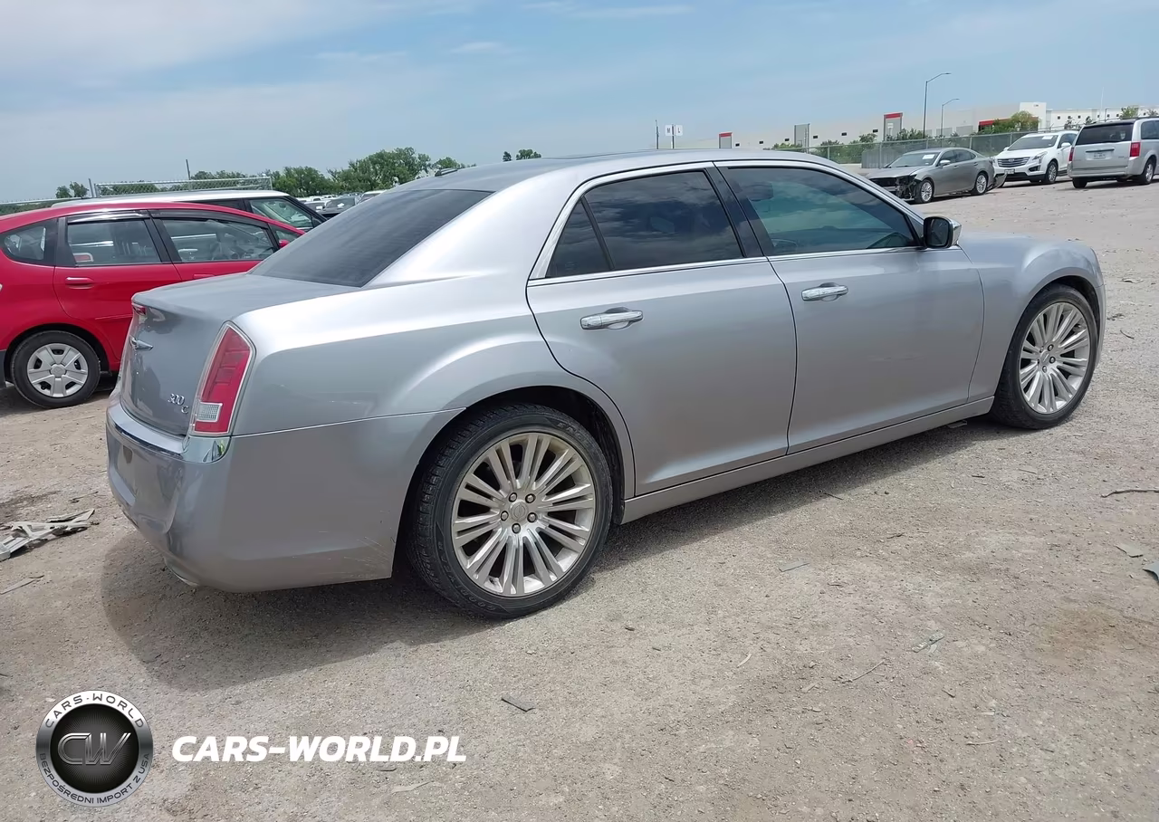 2013 Chrysler 300C VIN:2C3CCAEG7DH660798 - 4