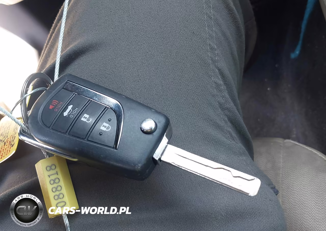 2018 Toyota Camry Le VIN:4T1B11HKXJU556761 - 11