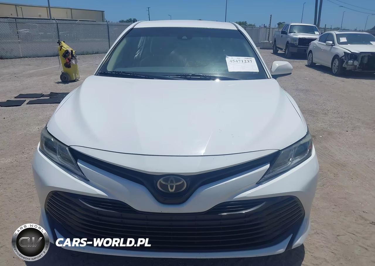 2018 Toyota Camry Le VIN:4T1B11HKXJU556761 - 12