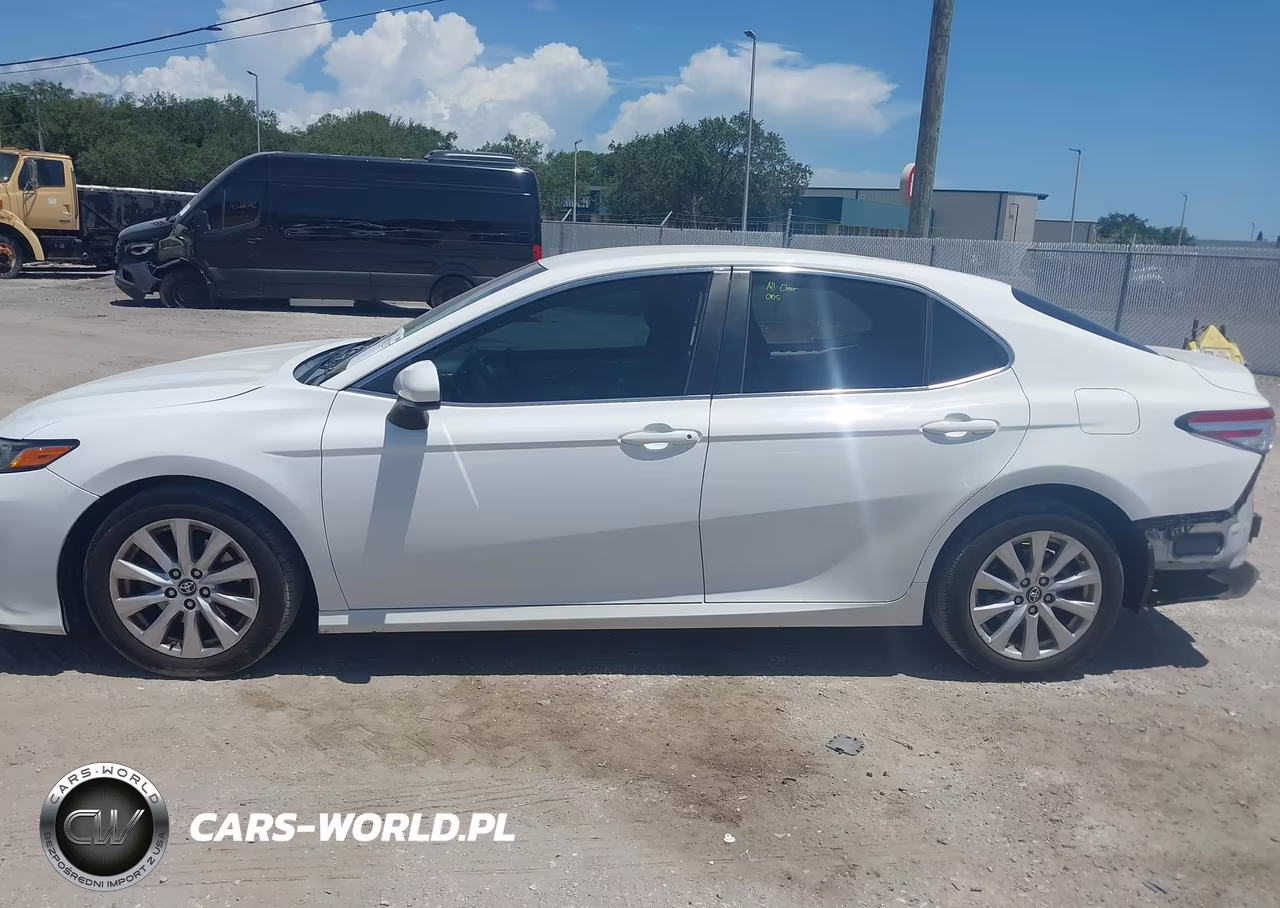 2018 Toyota Camry Le VIN:4T1B11HKXJU556761 - 14