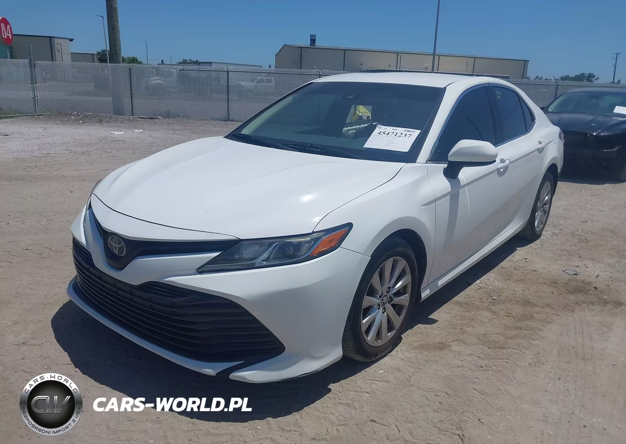 2018 Toyota Camry Le VIN:4T1B11HKXJU556761 - 2