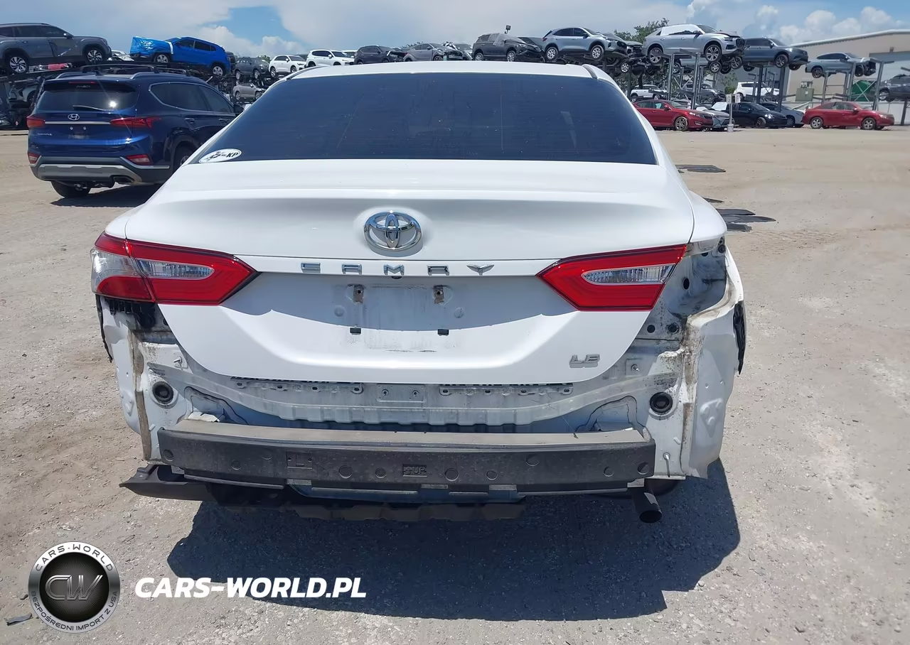 2018 Toyota Camry Le VIN:4T1B11HKXJU556761 - 6