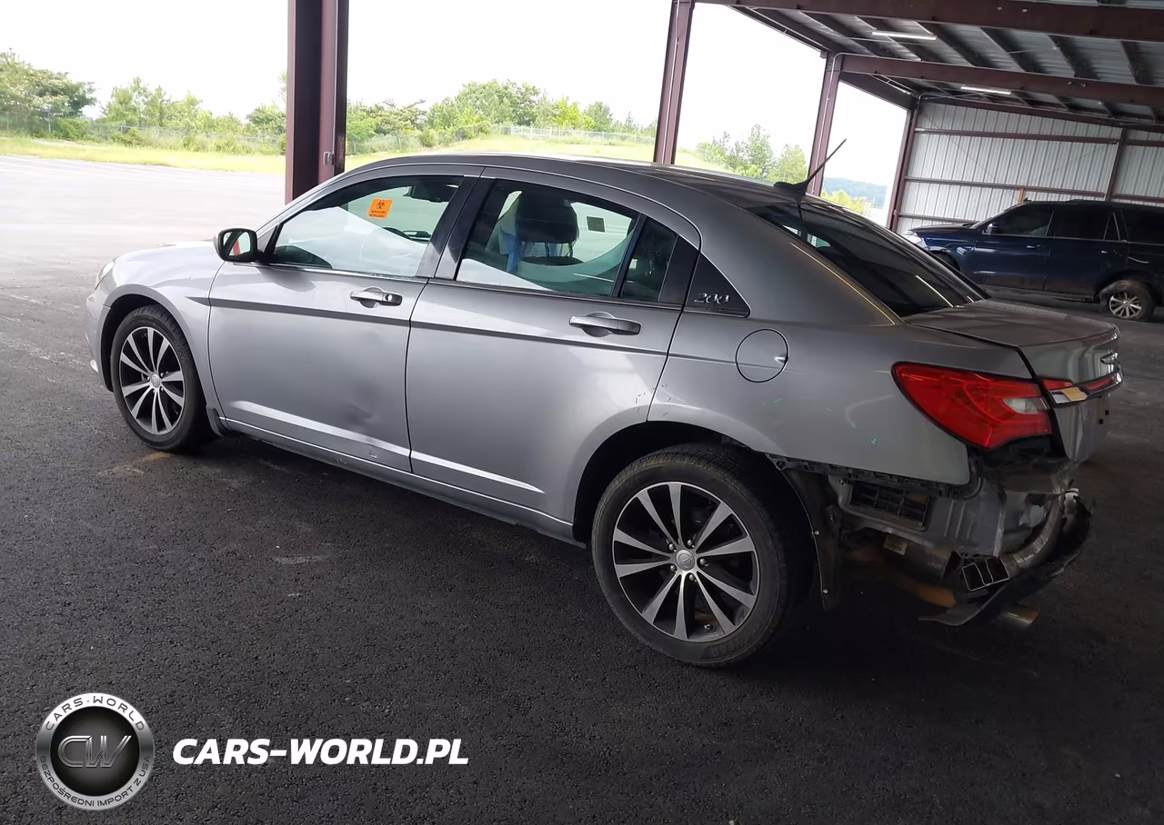 2014 Chrysler 200 Touring VIN:1C3CCBBG0EN128649 - 3