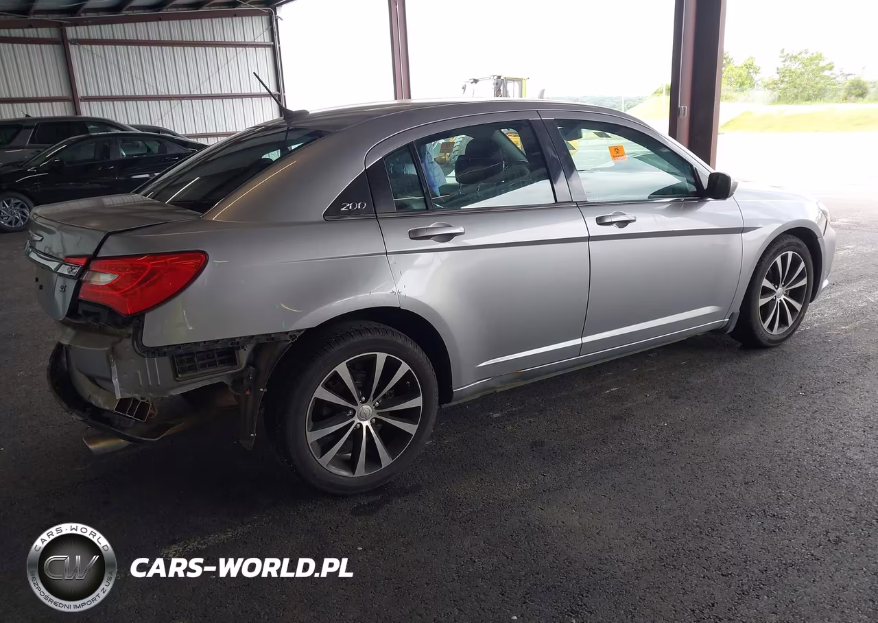 2014 Chrysler 200 Touring VIN:1C3CCBBG0EN128649 - 4