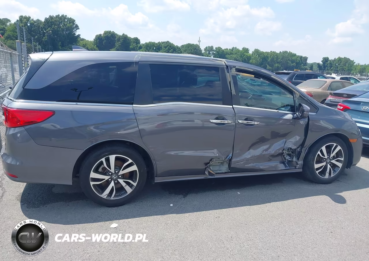 2023 Honda Odyssey Touring VIN:5FNRL6H88PB045646 - 6