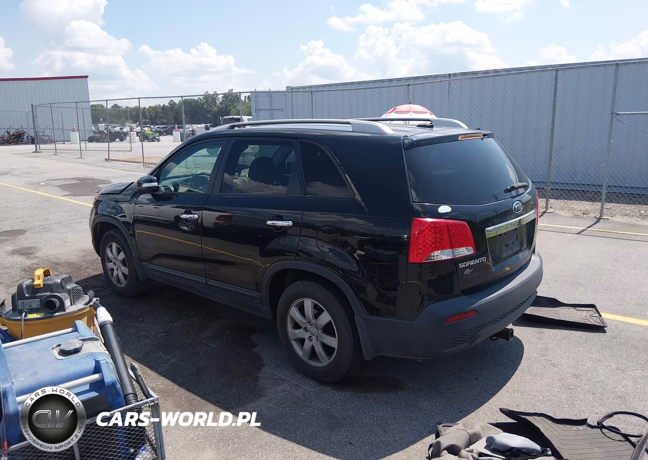 2013 Kia Sorento Lx VIN:5XYKT3A69DG357102 - 3