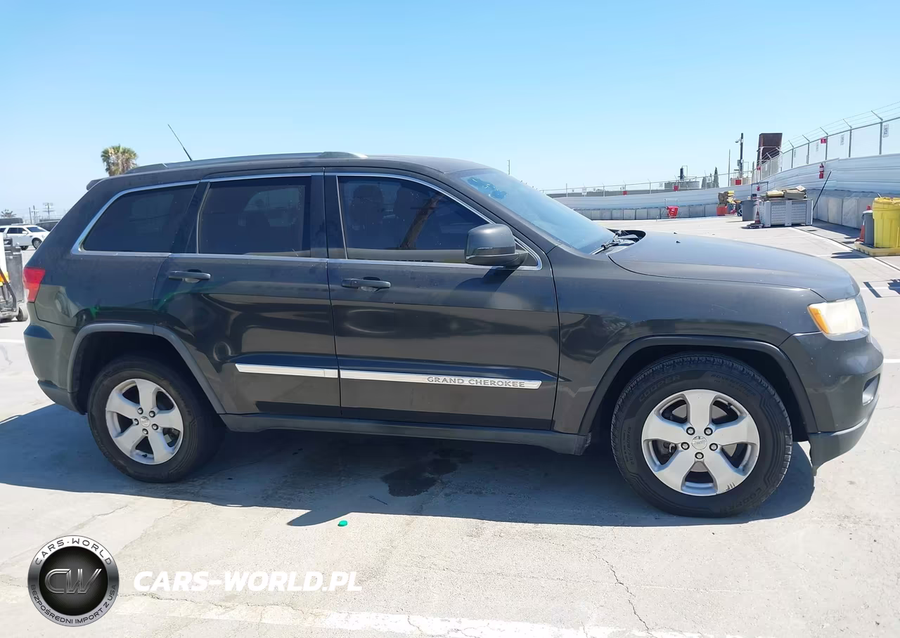 2011 Jeep Grand Cherokee Laredo VIN:1J4RS4GG0BC518245 - 17