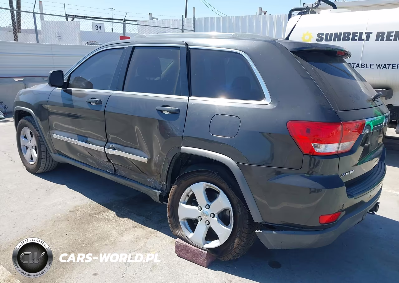 2011 Jeep Grand Cherokee Laredo VIN:1J4RS4GG0BC518245 - 3