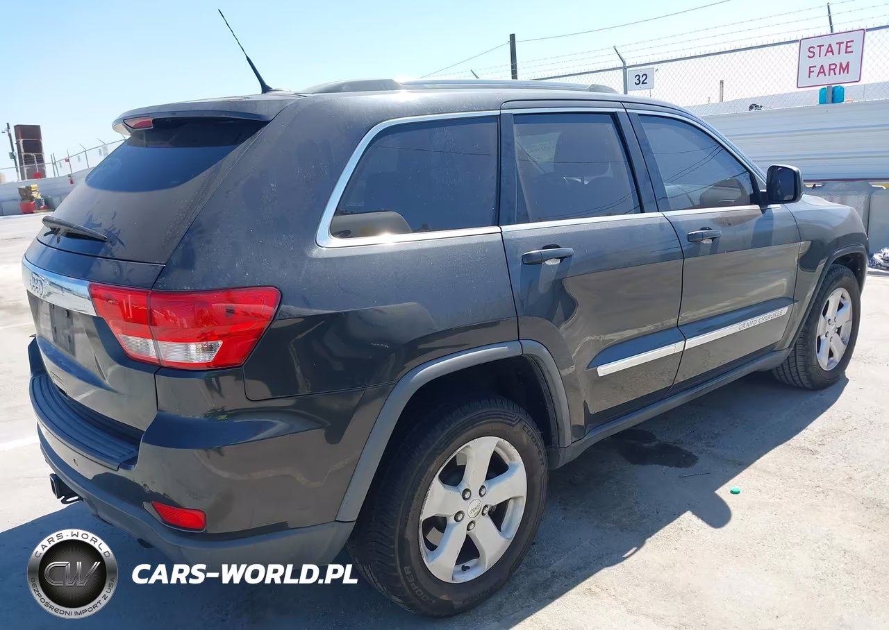 2011 Jeep Grand Cherokee Laredo VIN:1J4RS4GG0BC518245 - 4