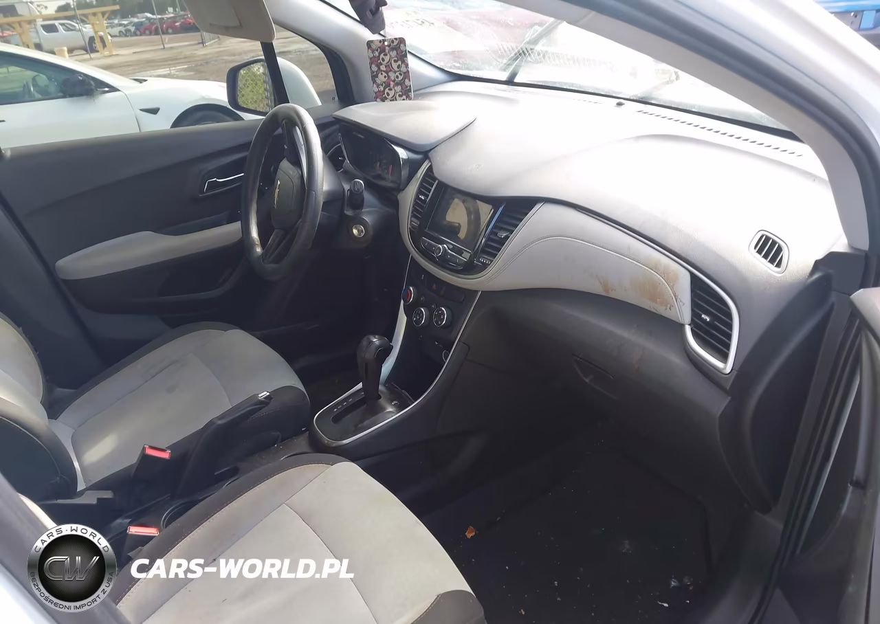 2018 Chevrolet Trax Ls VIN:3GNCJKSB8JL325060 - 5