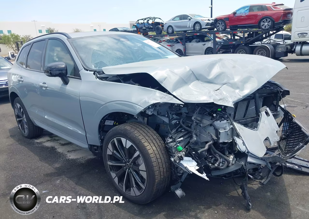 2026 Volvo Xc60 Plug-In Hybrid Plus, T8 Awd Electric-Gasoline, Dark – zdjęcie 1 z 17