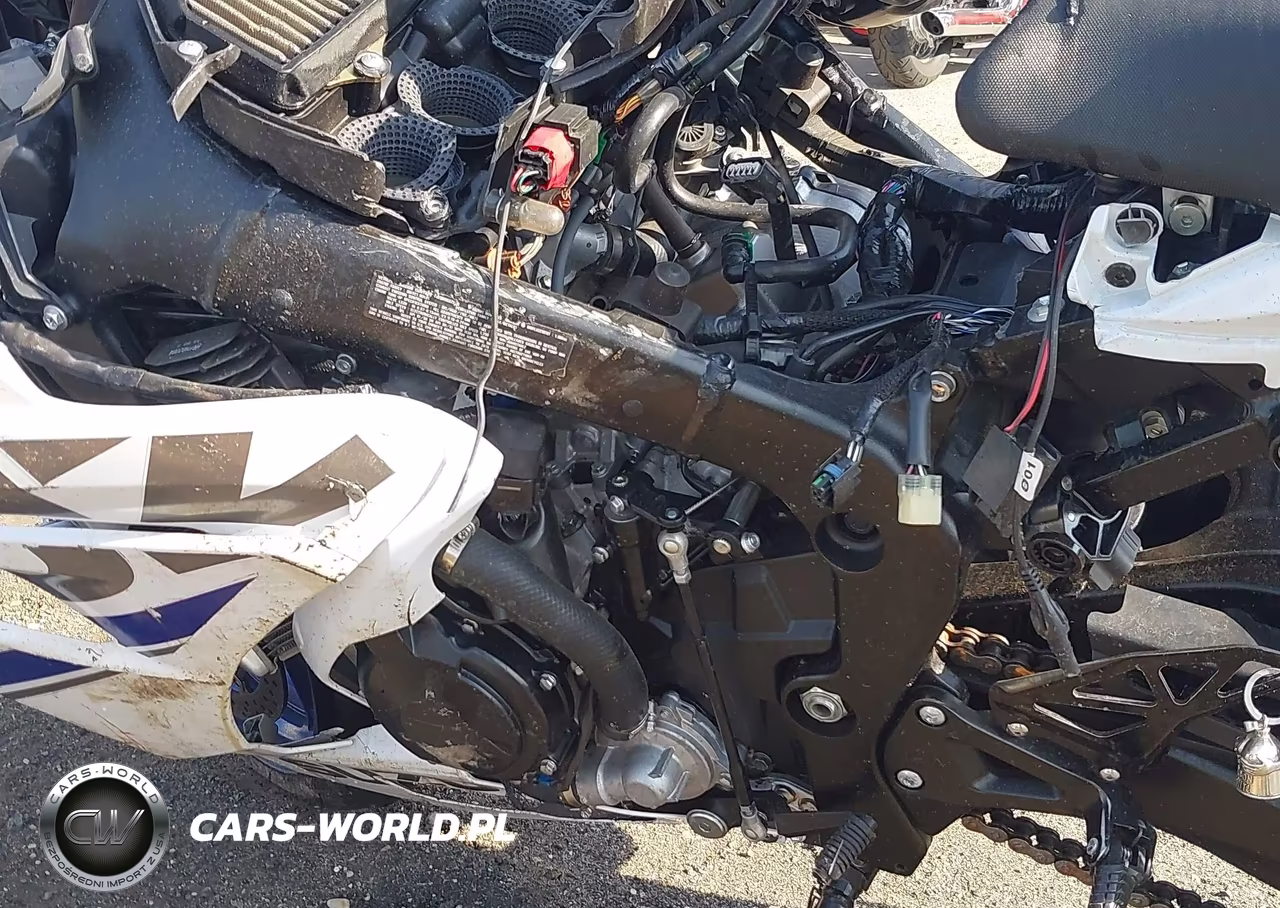 2018 Suzuki Gsx-R1000 VIN:JS1DM11B8J2100424 - 9