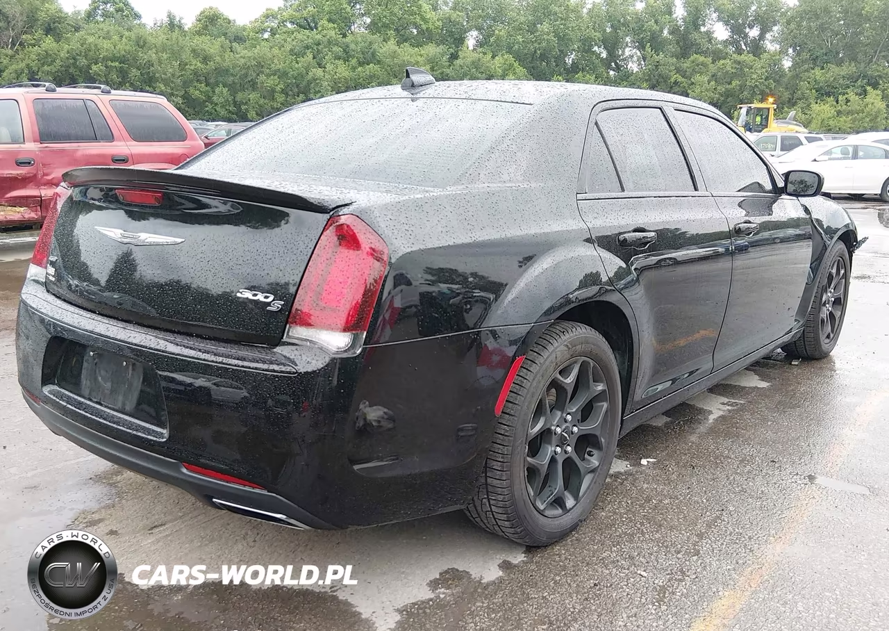 2015 Chrysler 300 300S VIN:2C3CCAGG3FH927841 - 4