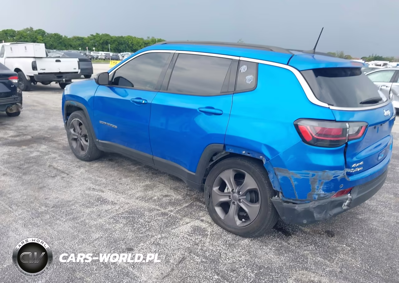 2022 Jeep Compass Latitude Lux 4X4 VIN:3C4NJDFB0NT109765 - 3