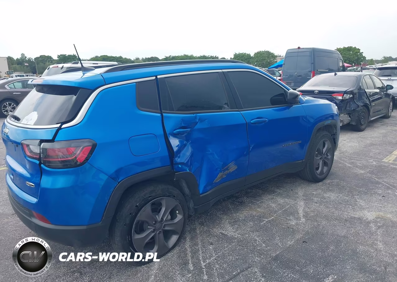 2022 Jeep Compass Latitude Lux 4X4 VIN:3C4NJDFB0NT109765 - 4