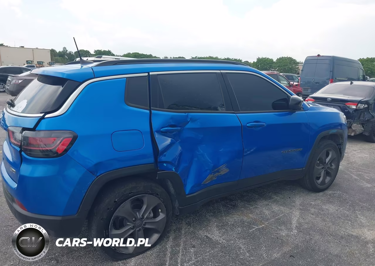 2022 Jeep Compass Latitude Lux 4X4 VIN:3C4NJDFB0NT109765 - 6