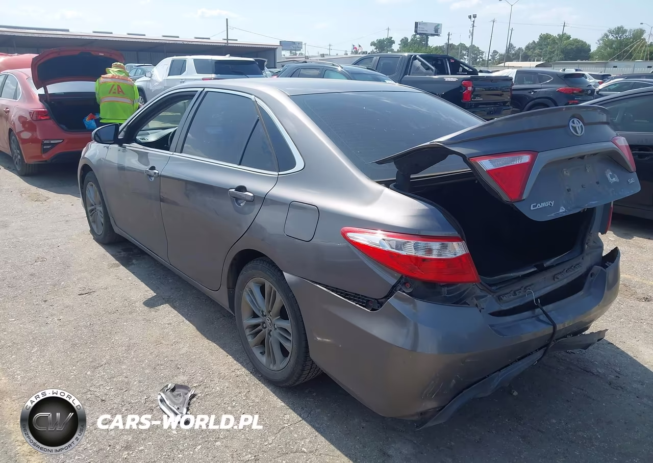 2016 Toyota Camry Se VIN:4T1BF1FK1GU138229 - 3