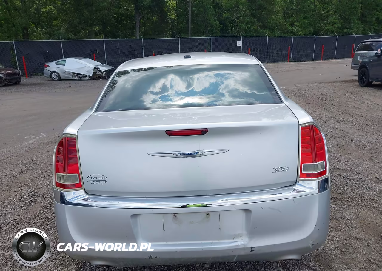 2012 Chrysler 300 VIN:2C3CCAAG2CH273824 - 17
