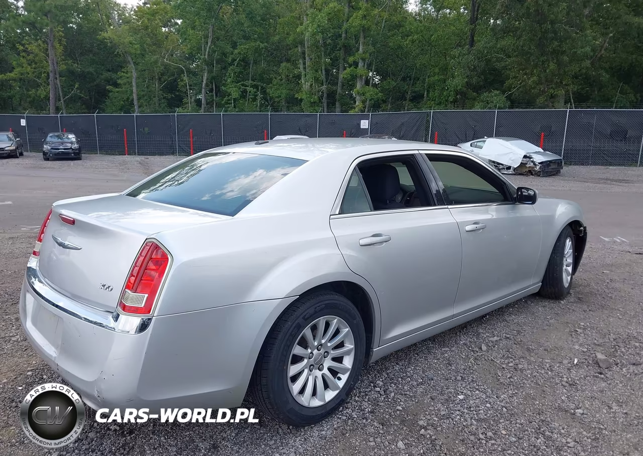 2012 Chrysler 300 VIN:2C3CCAAG2CH273824 - 4