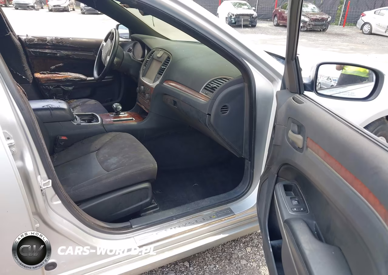 2012 Chrysler 300 VIN:2C3CCAAG2CH273824 - 5