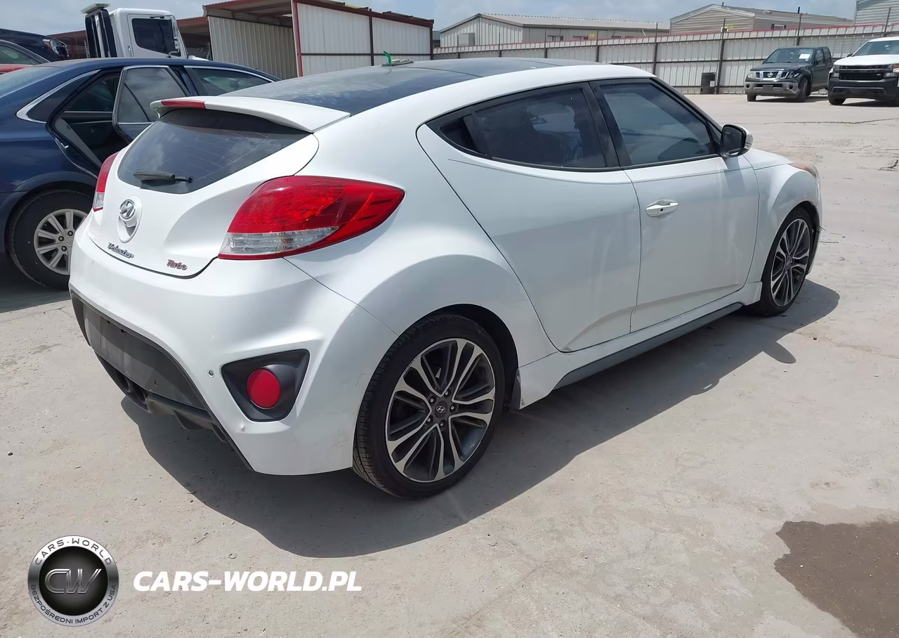 2016 Hyundai Veloster Turbo VIN:KMHTC6AE1GU296596 - 4