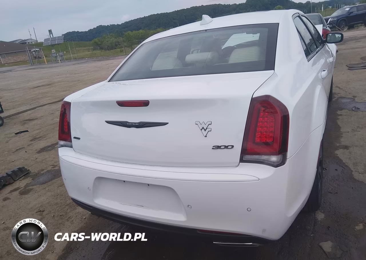2023 Chrysler 300 Touring L Awd VIN:2C3CCASG6PH677682 - 17