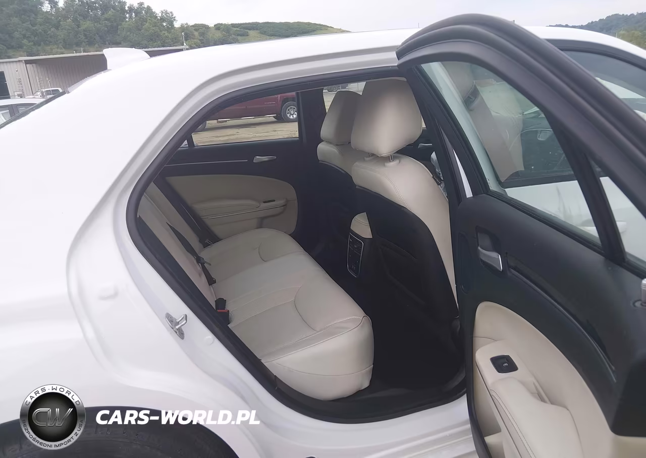 2023 Chrysler 300 Touring L Awd VIN:2C3CCASG6PH677682 - 8
