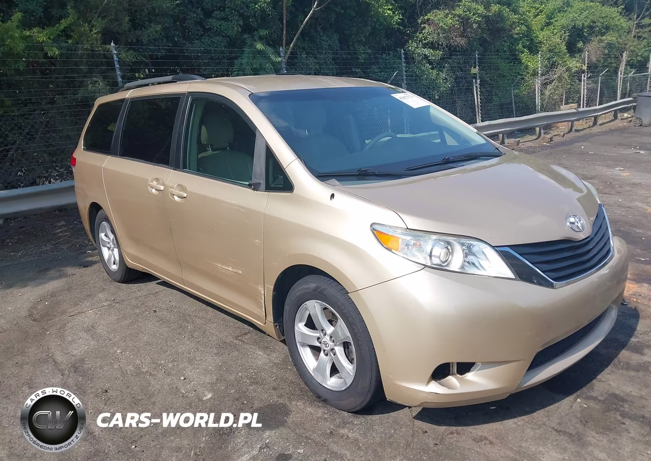 2011 Toyota Sienna Le V6 – zdjęcie 1 z 16