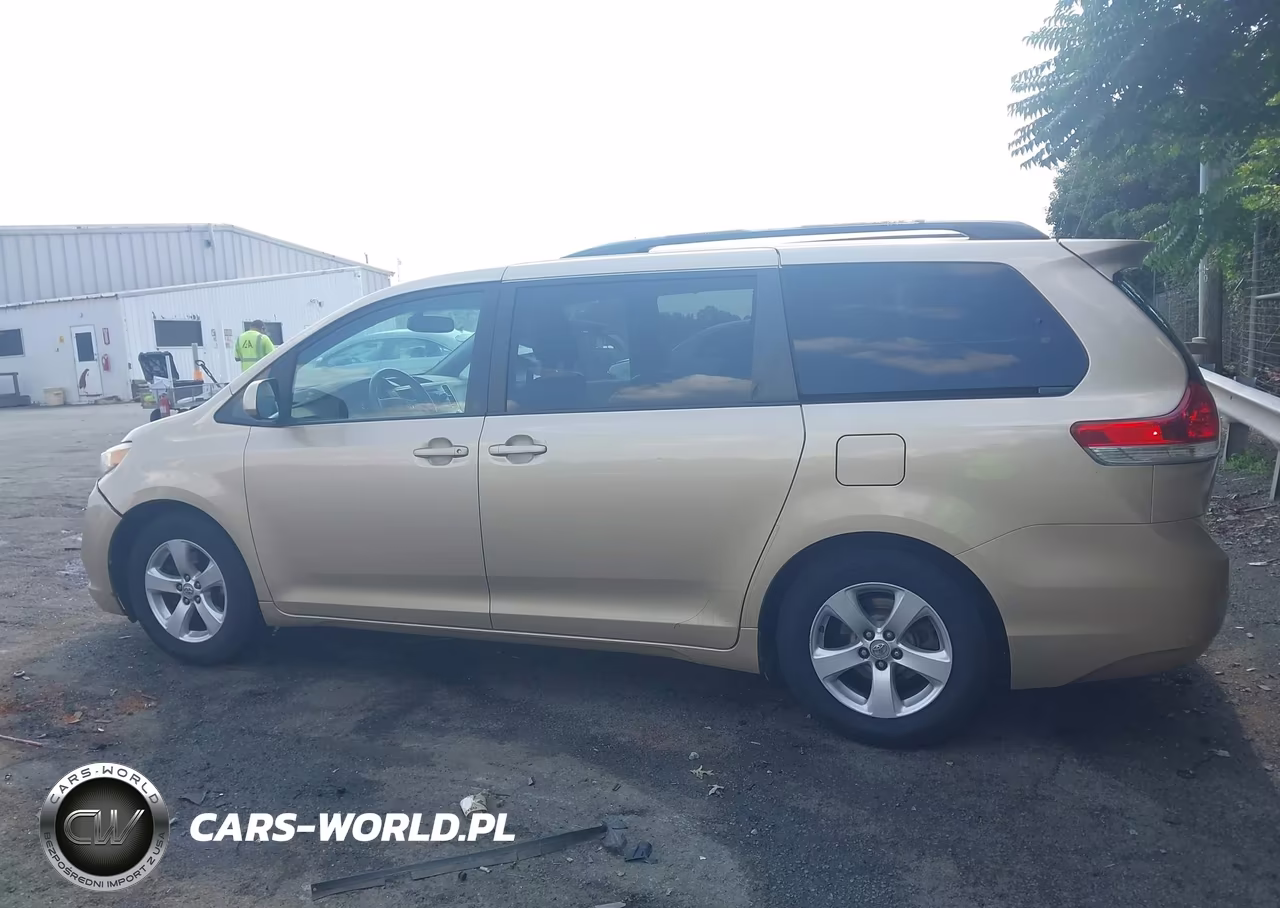 2011 Toyota Sienna Le V6 VIN:5TDKK3DC5BS102645 - 14