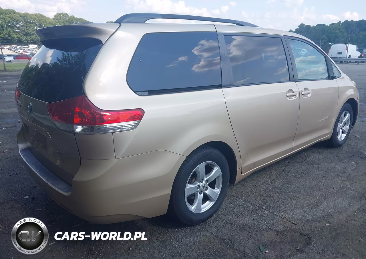 2011 Toyota Sienna Le V6 VIN:5TDKK3DC5BS102645 - 4