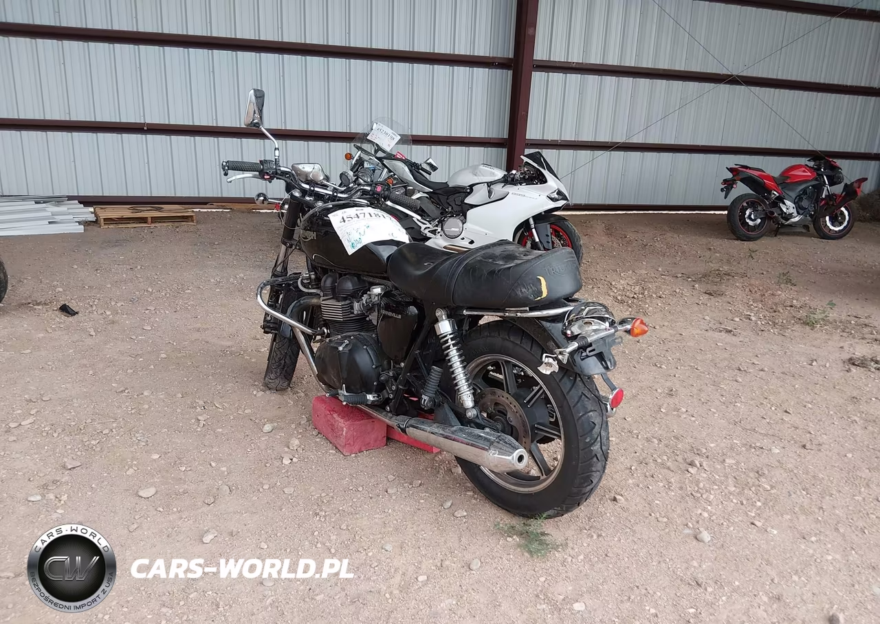 2010 Triumph Motorcycle Bonneville VIN:SMT900K16AT411675 - 3