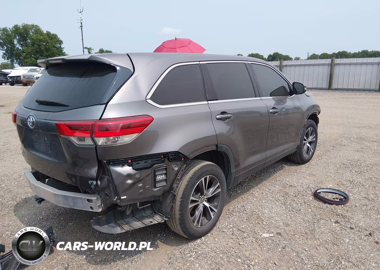 2019 Toyota Highlander Le VIN:5TDZARFH0KS057403 - 4